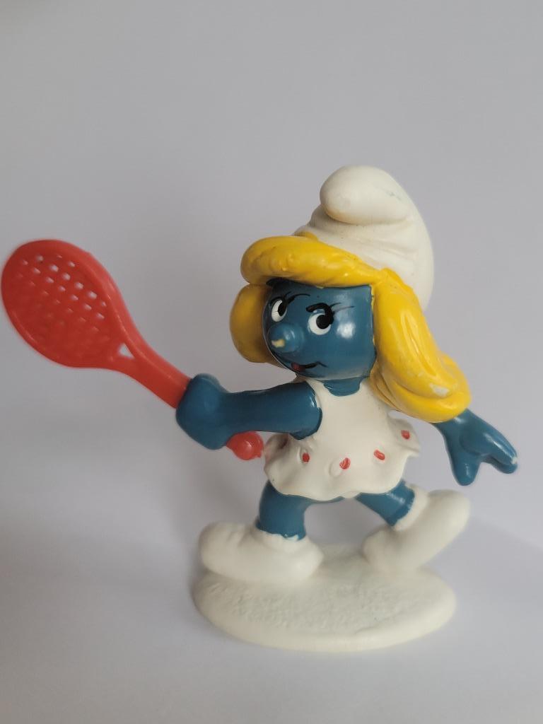 Figurine Schtroumpf – 20135 Schtroumpfette tennis ( 1981 ), Enlèvement ou Envoi, Comme neuf, Schtroumpfette, Poupée, Figurine ou Peluche