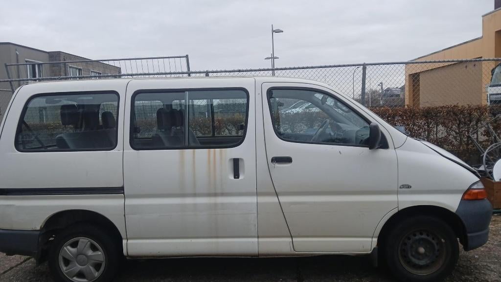 Toyota Hiace (2002) met schade, Auto's, Overige modellen, Wit, 9 zetels, 5 deurs