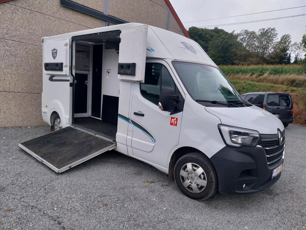 Fourgon pour chevaux à louer. Maître Renault., Animaux & Accessoires, Chevaux & Poneys | Semi-remorques & Remorques, Enlèvement