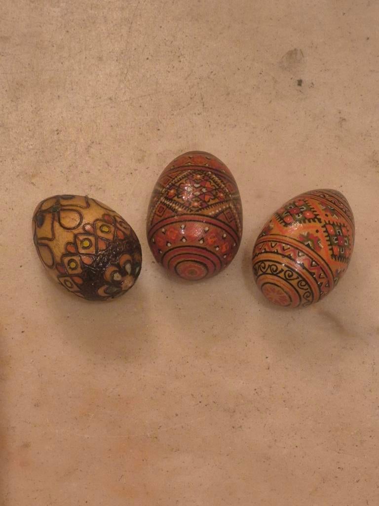 Set van 3 decoratieve houten eieren in goede staat., Antiek en Kunst, Ophalen