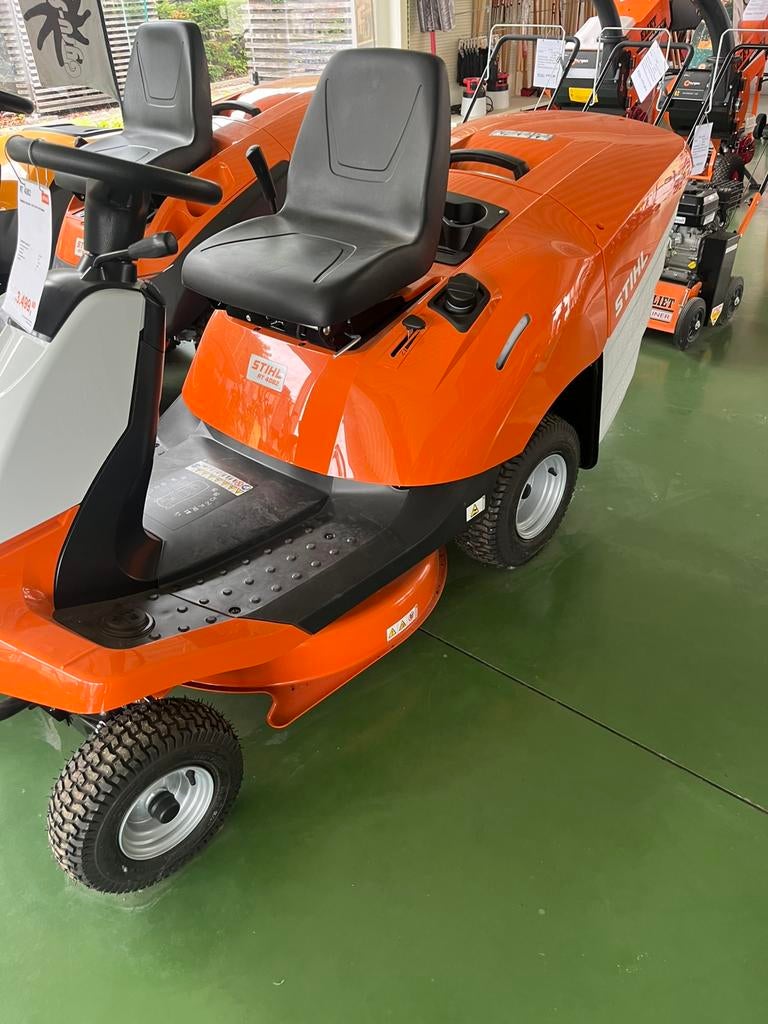 Stihl RT4082 demo, Tuin en Terras, Zitmaaiers, Ophalen, Zo goed als nieuw, Opvangbak