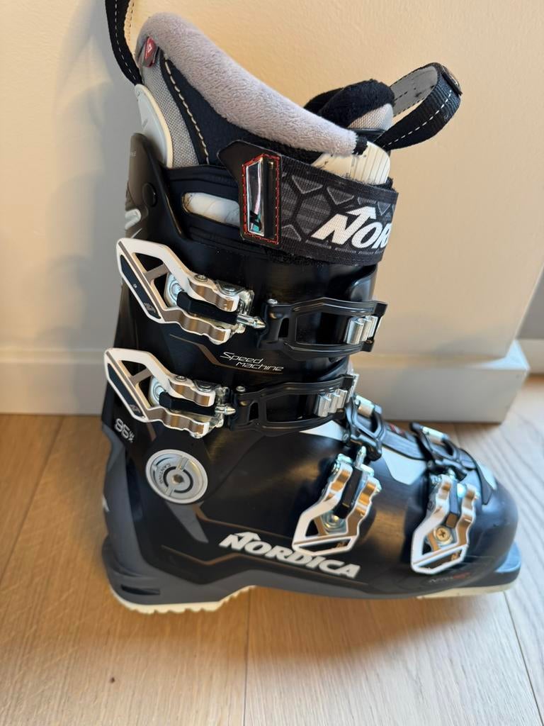 Nordica speedmachine 95w maat 24-24,5, Sport en Fitness, Skiën en Langlaufen, Ophalen, Schoenen, Zo goed als nieuw, Nordica