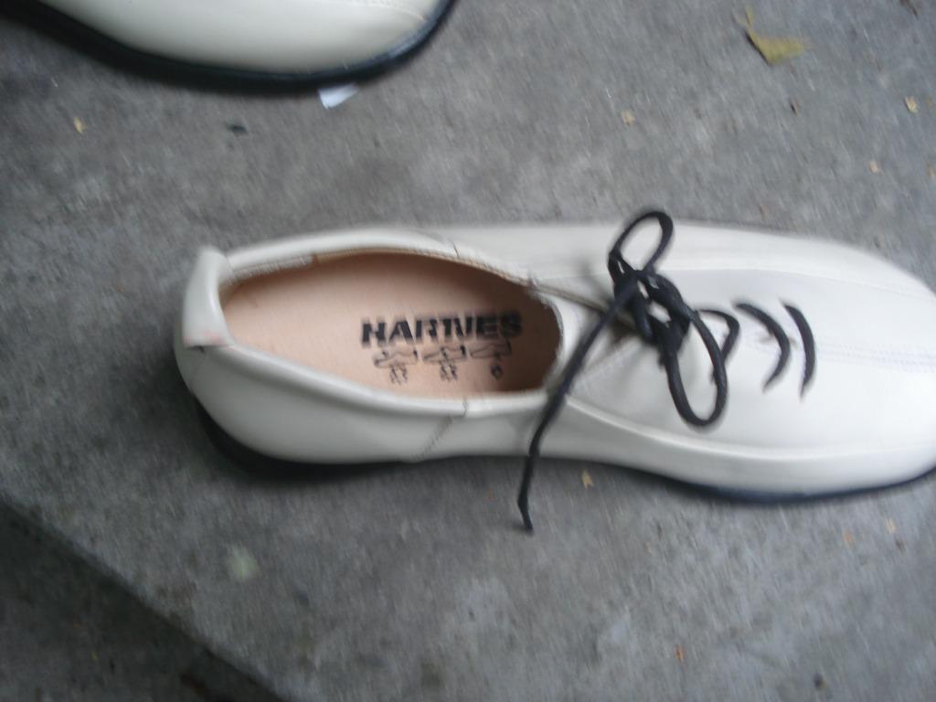 Gratis verzenden nieuwe witte leren hartjes schoenen mt 36,5, Kleding | Dames, Schoenen, Verzenden, Wit, Nieuw, Sneakers
