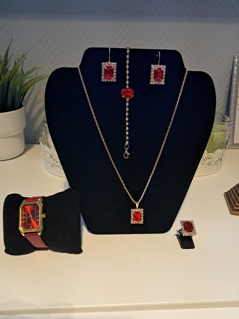 Ensemble bijoux pierre rouge brillante avec montre Neuf, Bijoux, Sacs & Beauté, Colliers, Enlèvement ou Envoi, Avec pendentif