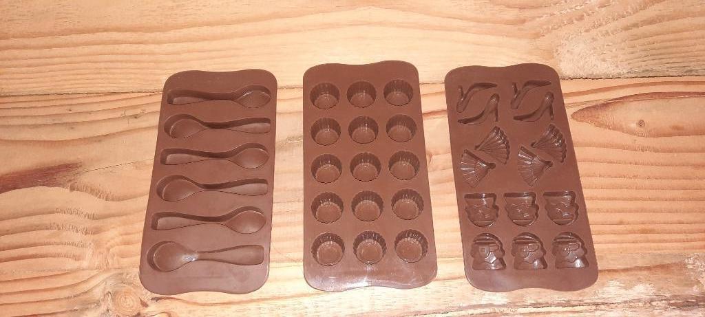 3 sets pour faire, par exemple, des chocolats, Enlèvement ou Envoi, Comme neuf