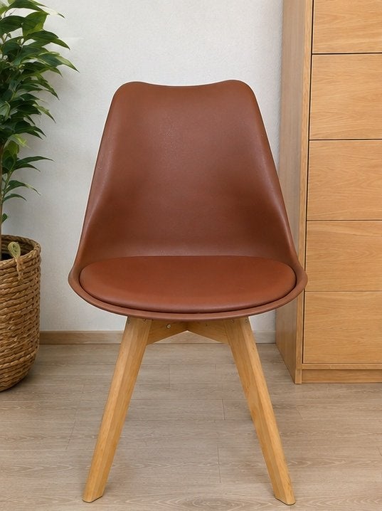 Lot de 4 chaises scandinaves – pieds bois – Bon état, Brun, Enlèvement, Utilisé, Scandinave
