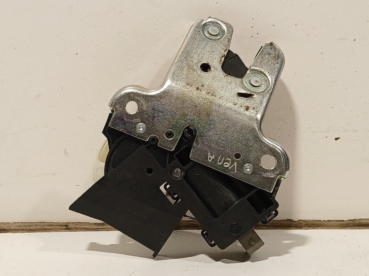 Slot mechaniek kofferdeksel achterklep elektrisch Audi A4, Auto-onderdelen, Onderdelen@venauto.nl, Van der Ven Autorecycling B.V.
