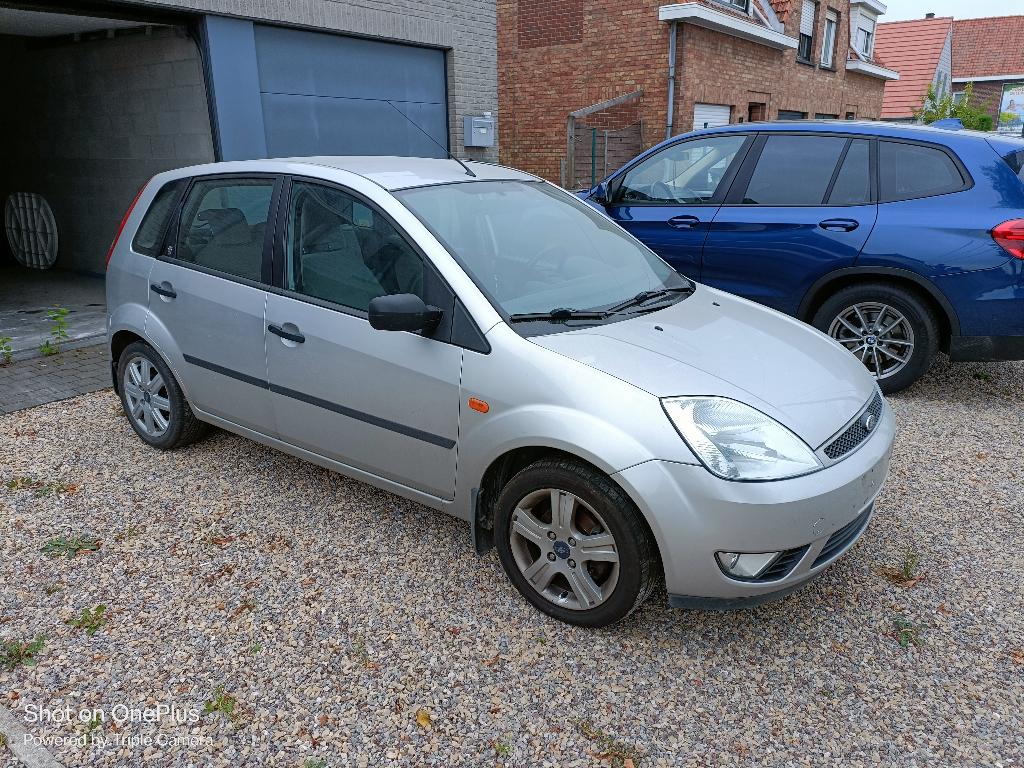 Ford Fiesta (ongevalwagen), Auto's, 4 deurs, Stof, 50 kW, Zwart
