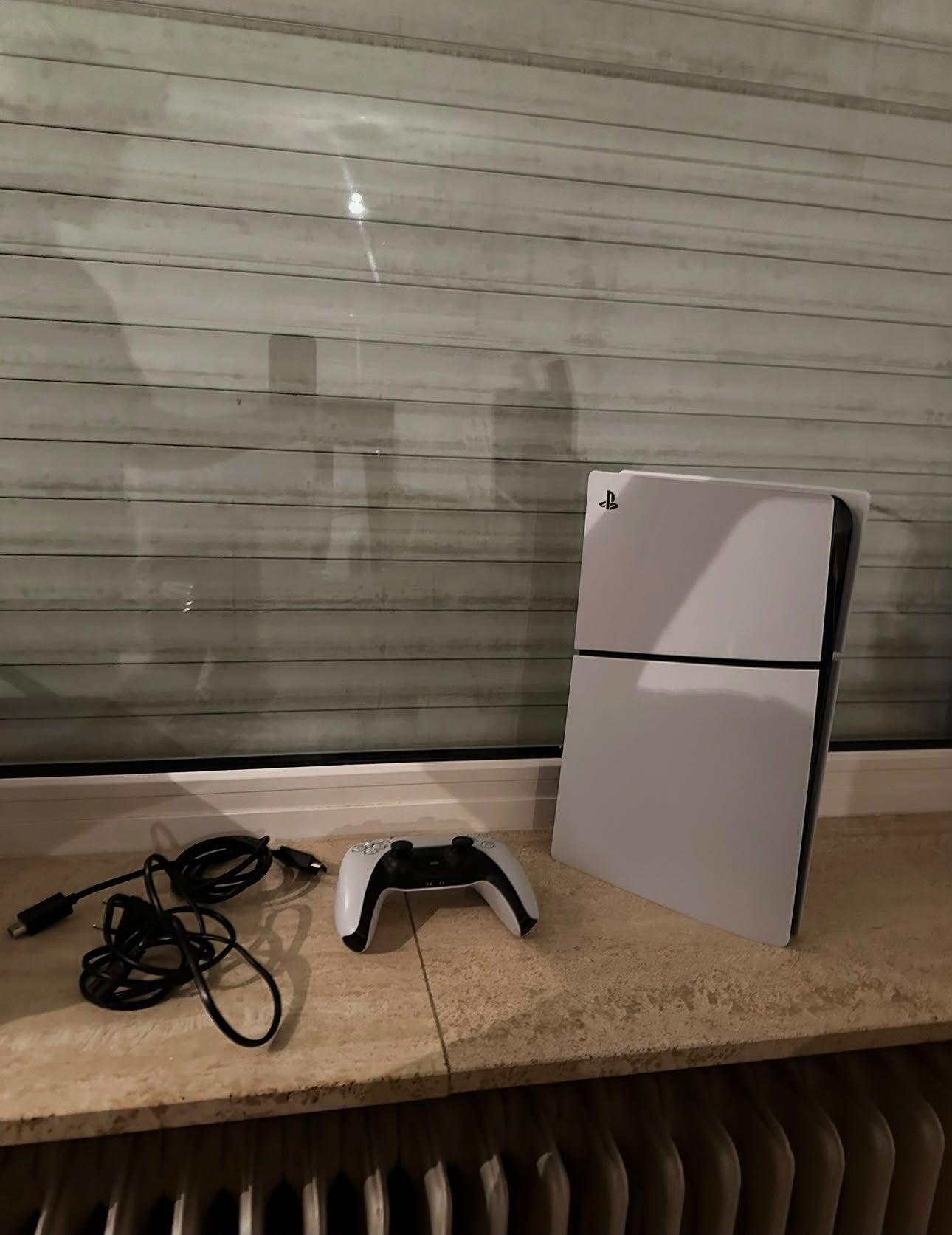 PS5 avec manette et station de recharge, Consoles de jeu & Jeux vidéo, Enlèvement, Comme neuf, Playstation 5