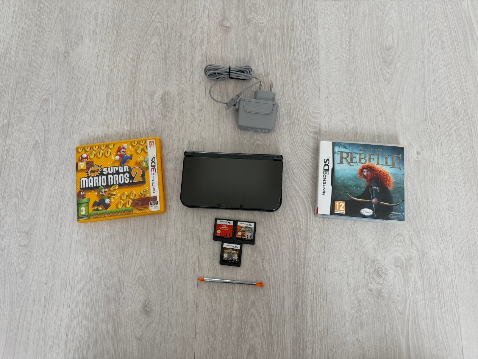 Nieuwe Nintendo 3ds XL met 5 games, Games en Spelcomputers, Spelcomputers | Nintendo 2DS en 3DS, Ophalen, Zwart, 3DS, Gebruikt