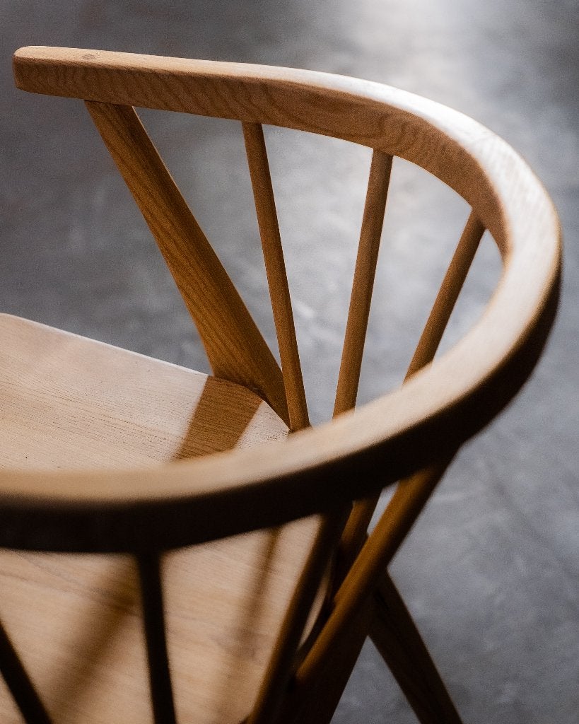 Eikenhouten Stoel–Tijdloos en Duurzaam Ontwerp, Ophalen