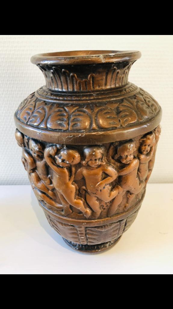 Decoratieve klassieke vaas met reliëf – cherubijntjes, Antiek en Kunst, Ophalen of Verzenden