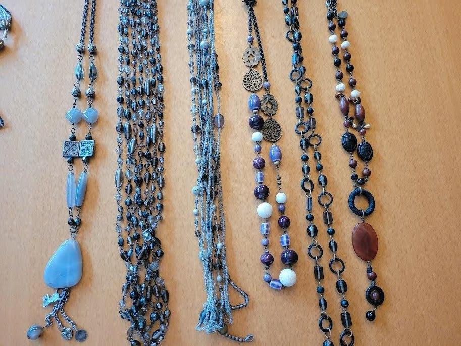 lot de longs colliers fantaisie de luxe, Bijoux, Sacs & Beauté, Colliers, Enlèvement ou Envoi, Comme neuf, Gris, Synthétique