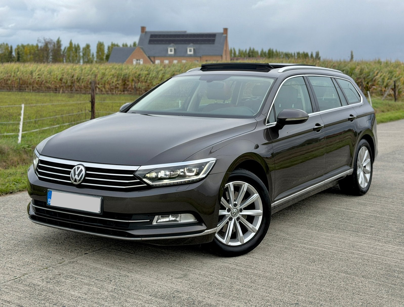 VW Passat Highline | 1.6 TDI | 120 pk | Xenon | DSG | Pano |, Auto's, Euro 6, Bruin, 1600 cc, Leder