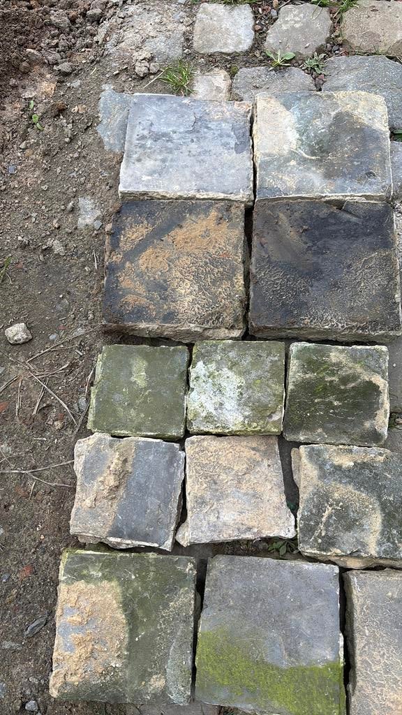 Oude zwart gesmoorde boomse tegeltjes, Ophalen of Verzenden, Zo goed als nieuw
