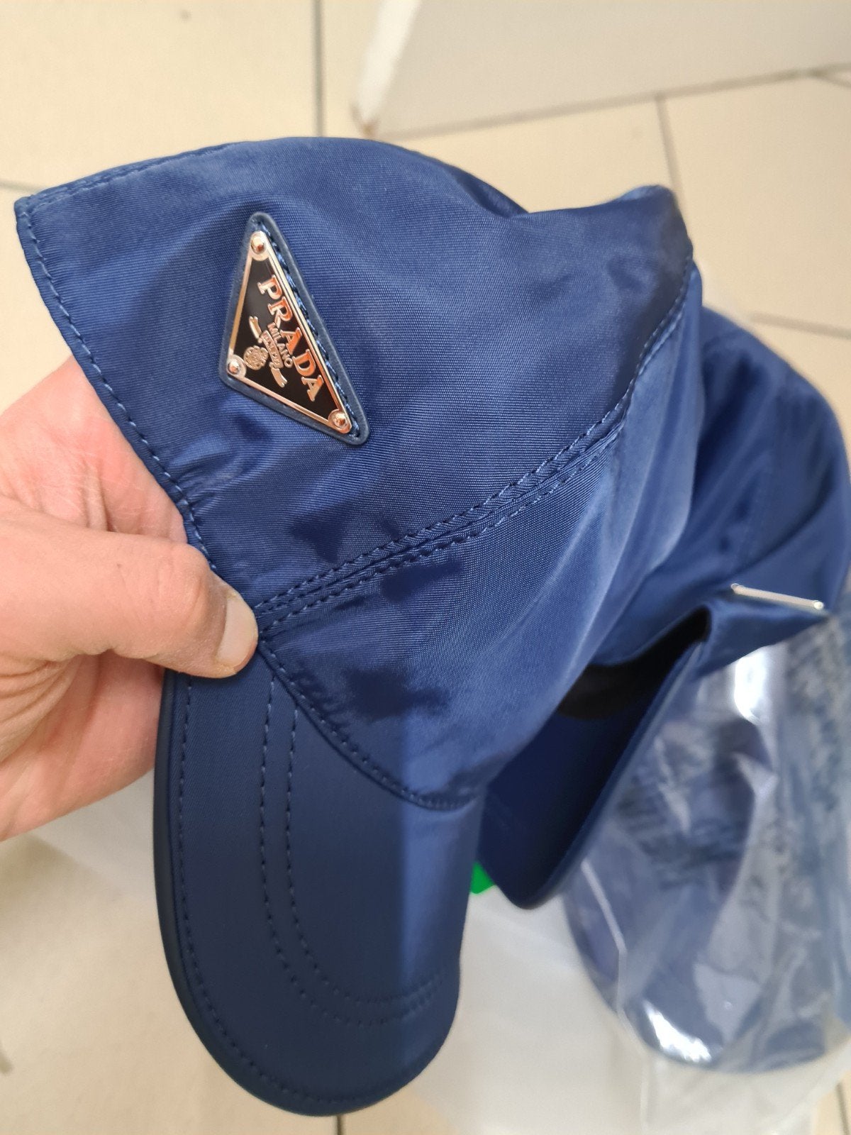 Casquette prada noir et bleu neuf 100€, Vêtements | Hommes, Chapeaux & Casquettes, Neuf, One size fits all, Prada, Casquette
