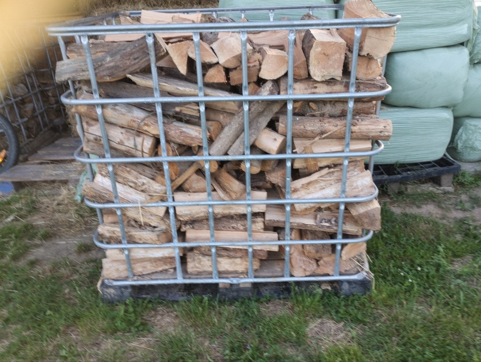 1.2 kuub Kurkdroog brandhout gestapeld in bak., Tuin en Terras, Brandhout, Ophalen