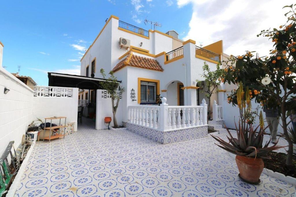 Verzorgde duplex woning bij Carrefour in Torrevieja, Immo, Spanje, Woonhuis, 3 kamers, Overige