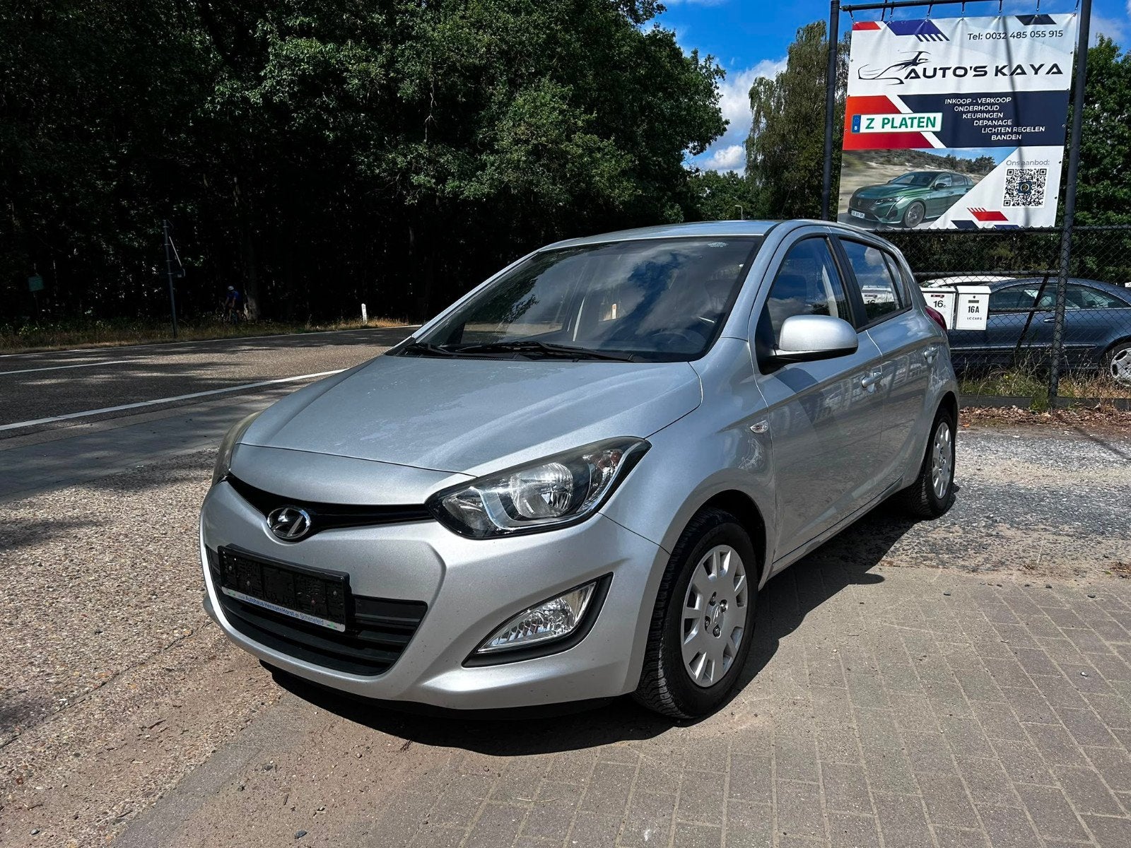 Hyundai i20 1.2 benzin km 168.000 bj 2012, Auto's, Voorwielaandrijving, Stof, Zwart, 4 cilinders