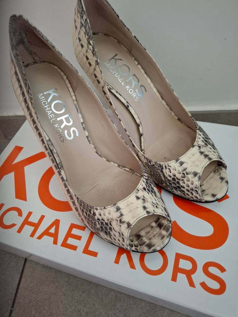 Michael Kors schoen met hak,  slangenprint, grijs met beige., Kleding | Dames, Schoenen, Ophalen, Beige