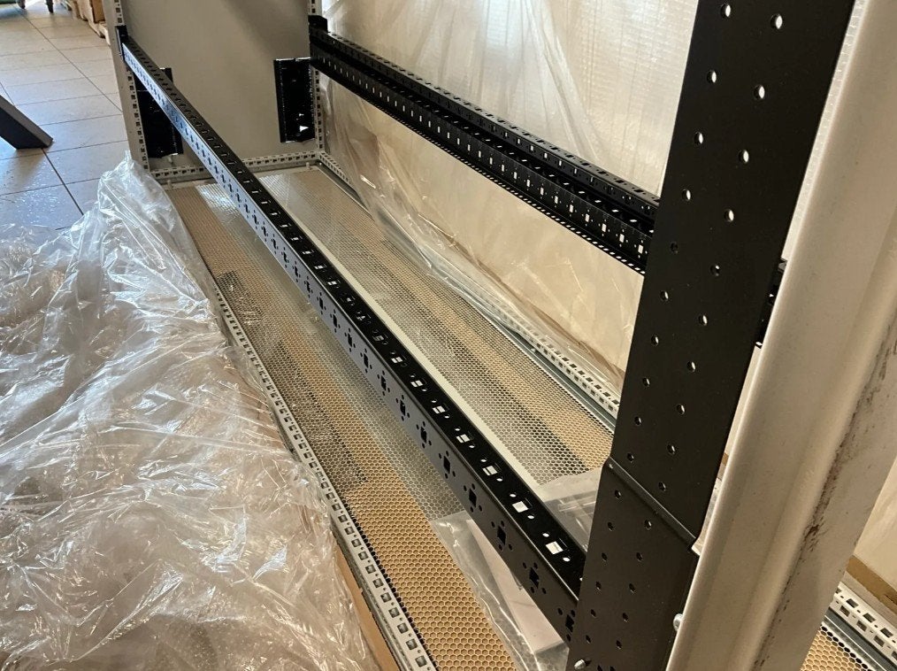 Rittal VX IT Server Rack 220x120x60 cm – Nieuw / Ongebruikt, Ophalen, Nieuw, Geperforeerd, Geperforeerd