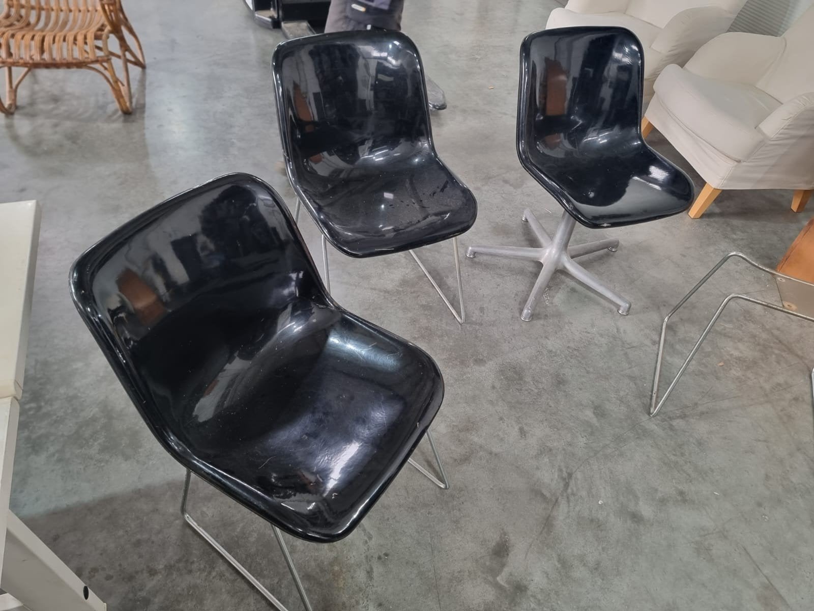 3 zwarte Houtoku  / Artifort Spirit Chair, Ophalen