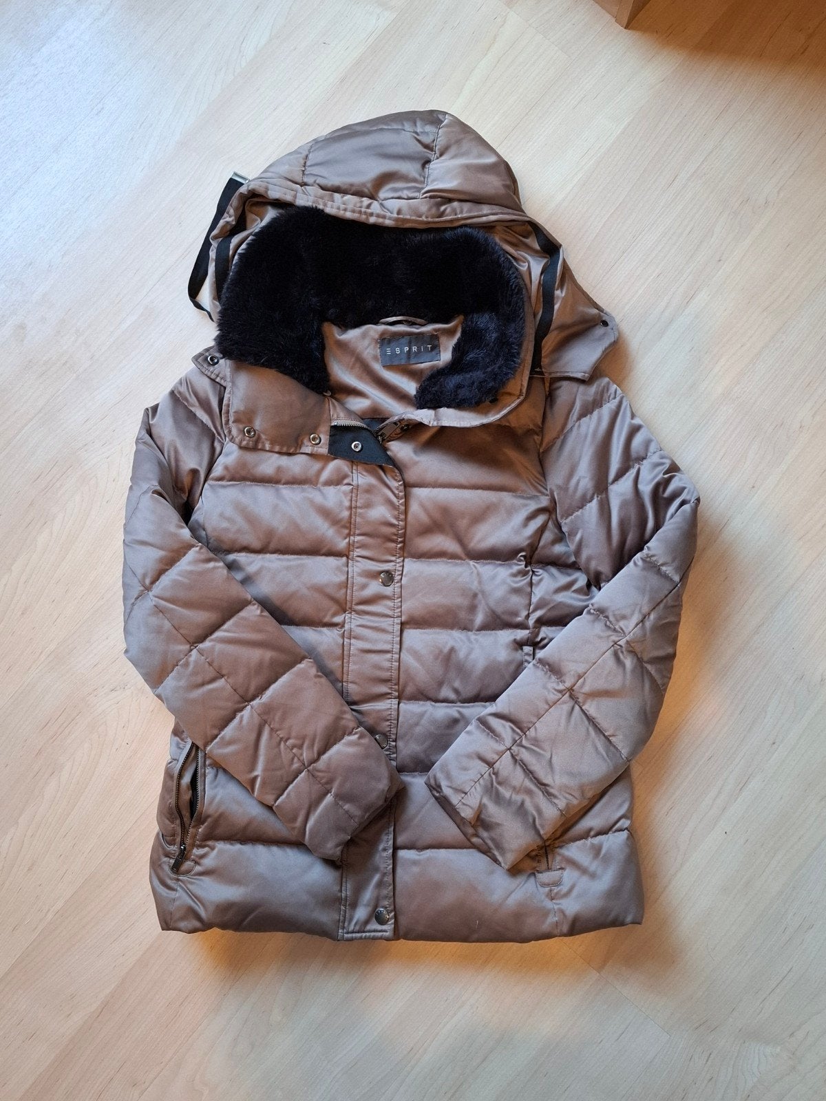 Goudkleurige winterjas Esprit, Ophalen, Maat 38/40 (M)