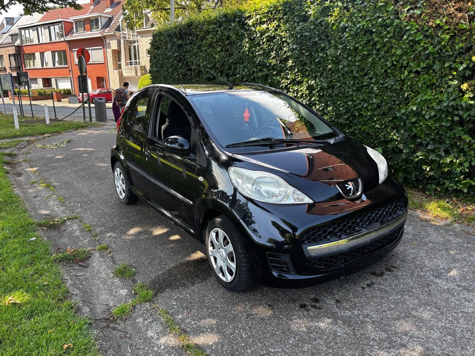 La Peugeot 107 1.0 essence 150 dkm est approuvée à la vente, Autos, Peugeot, Particulier, Essence, Euro 5, 5 portes, Boîte manuelle