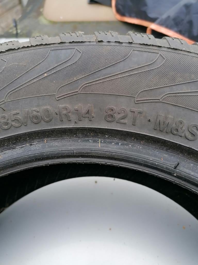 Banden 2x 185/60/14 vredestein, Auto-onderdelen, Banden en Velgen, Ophalen, Winterbanden, Band(en)