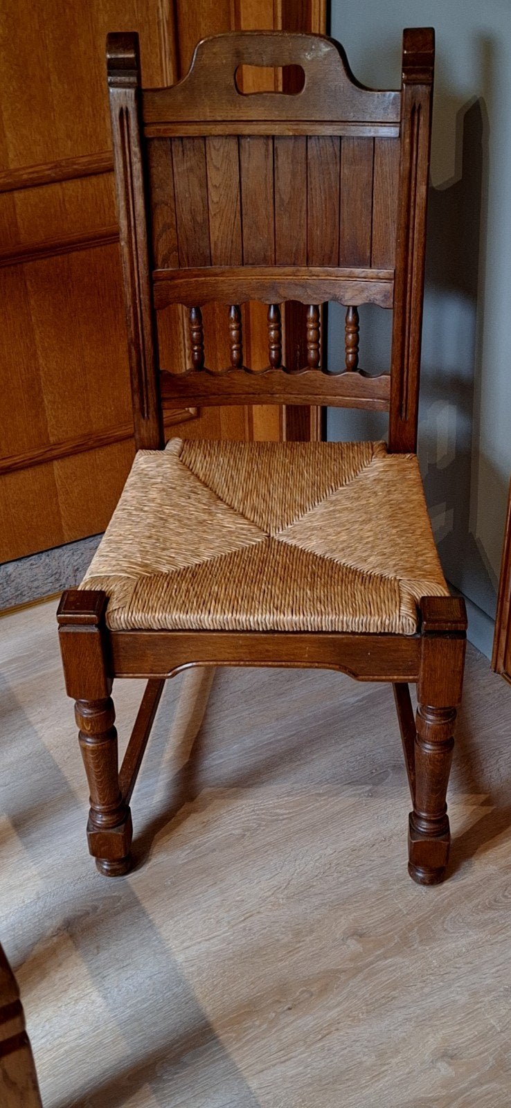 chaise en chêne, Enlèvement
