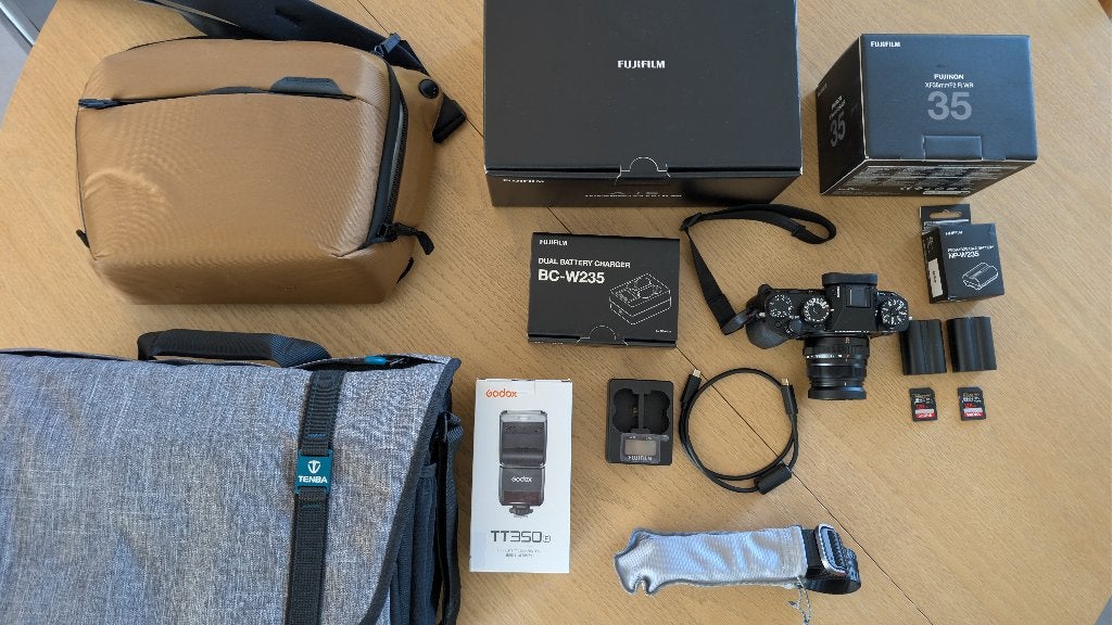 FujiFilm x-t5 + 35MM f2.0 + de nombreux extras en 1 lot, Sans zoom optique, Comme neuf, Enlèvement, Reflex miroir