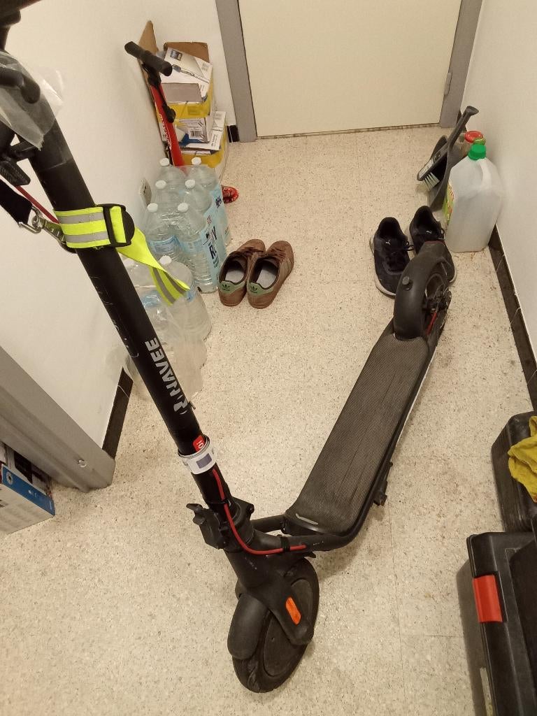 Trottinette Navee v40, Vélos & Vélomoteurs, Trottinettes, Enlèvement, Utilisé, Step électrique (E-scooter), Autre
