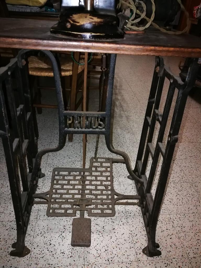 Ancienne surjeteuse Primus, Enlèvement