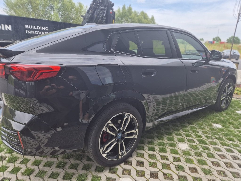 BMW iX2 eDrive 20, Auto's, BMW, IX2, Zwart, Zwart, Leder