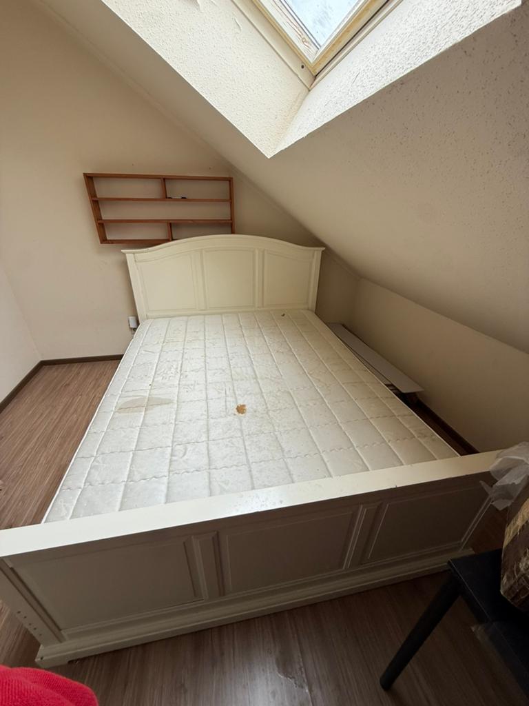Wit bed, Huis en Inrichting, Slaapkamer | Bedden, Ophalen of Verzenden, Gebruikt
