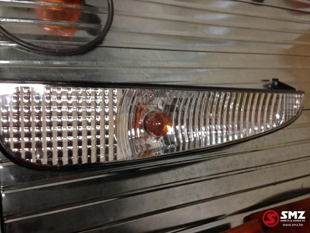 Pinker rechts Mercedes axor, Auto-onderdelen, Vrachtwagen-onderdelen, Nieuw, Mercedes-Benz, Verlichting