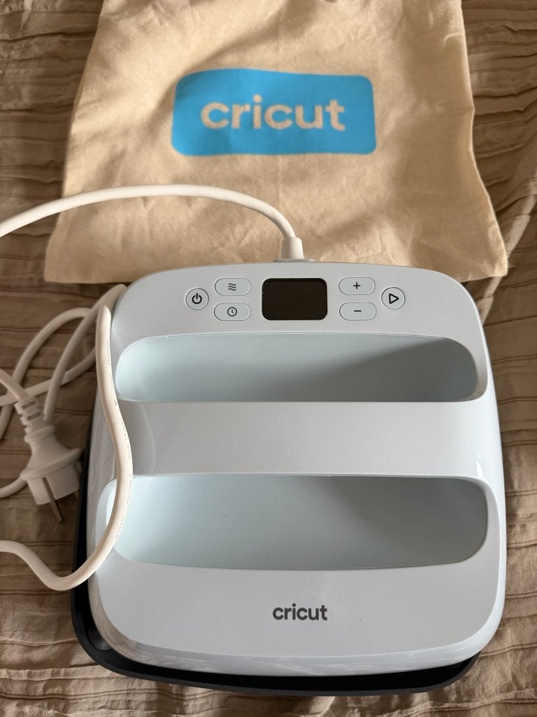 Cricut Easypress 3 (22,5cm x 22,5 cm) + tapis- utilisé 3x, Enlèvement, Comme neuf, Cricut