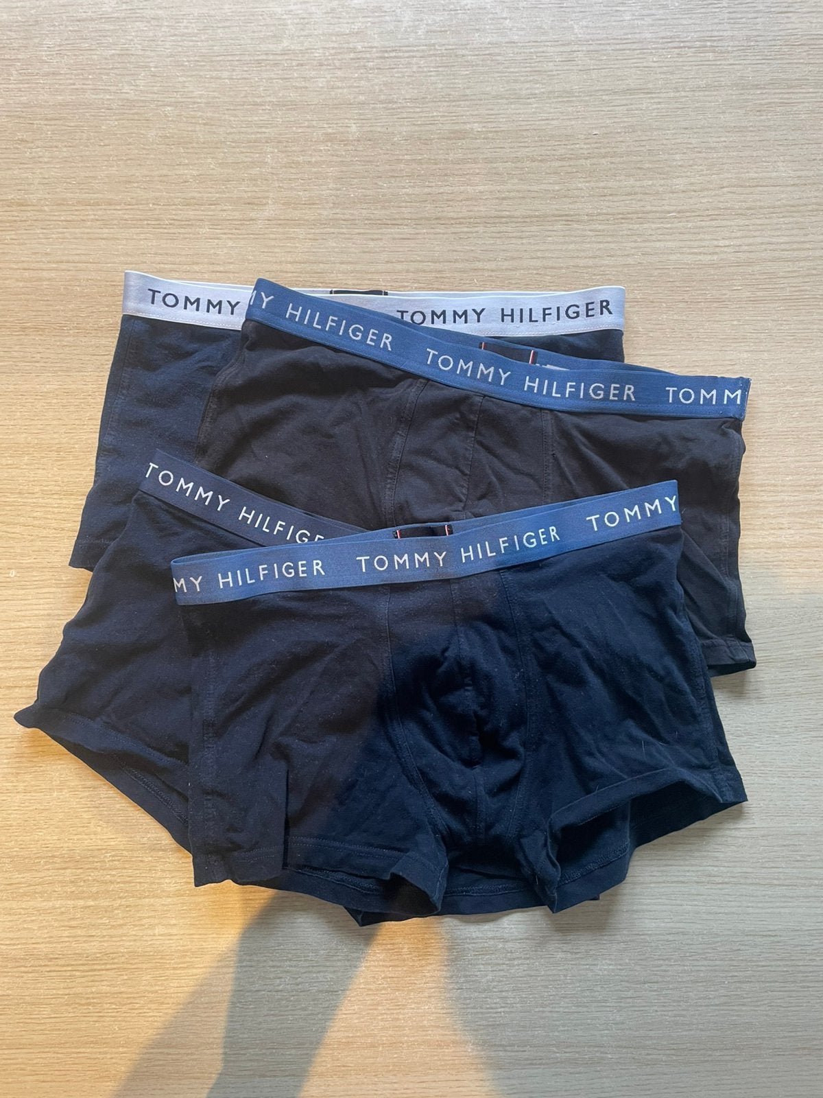 4 boxers Tommy Hilfiger taille M, Vêtements | Hommes, Sous-vêtements, Enlèvement ou Envoi, Multicolore, Boxer