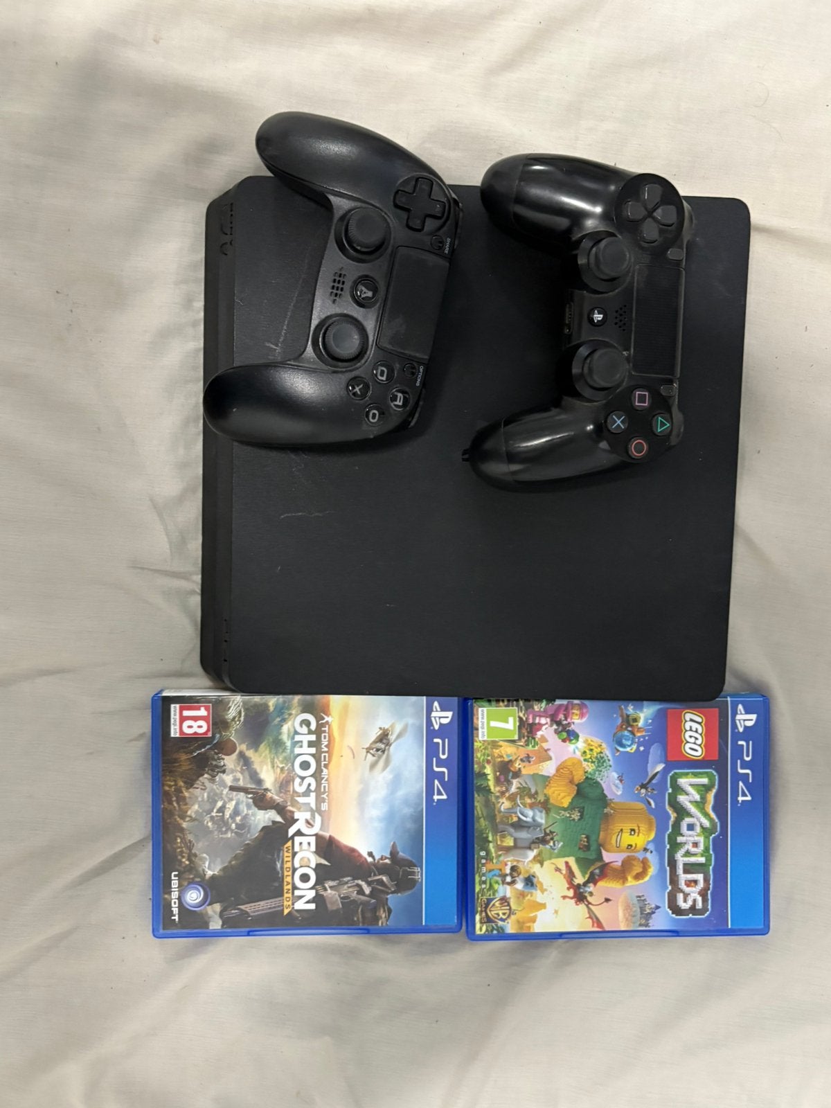 Ps4 utilisé pendant 5 mois +2 jeux et deux manettes, Consoles de jeu & Jeux vidéo, 500 GB, Utilisé, Avec jeux, Envoi