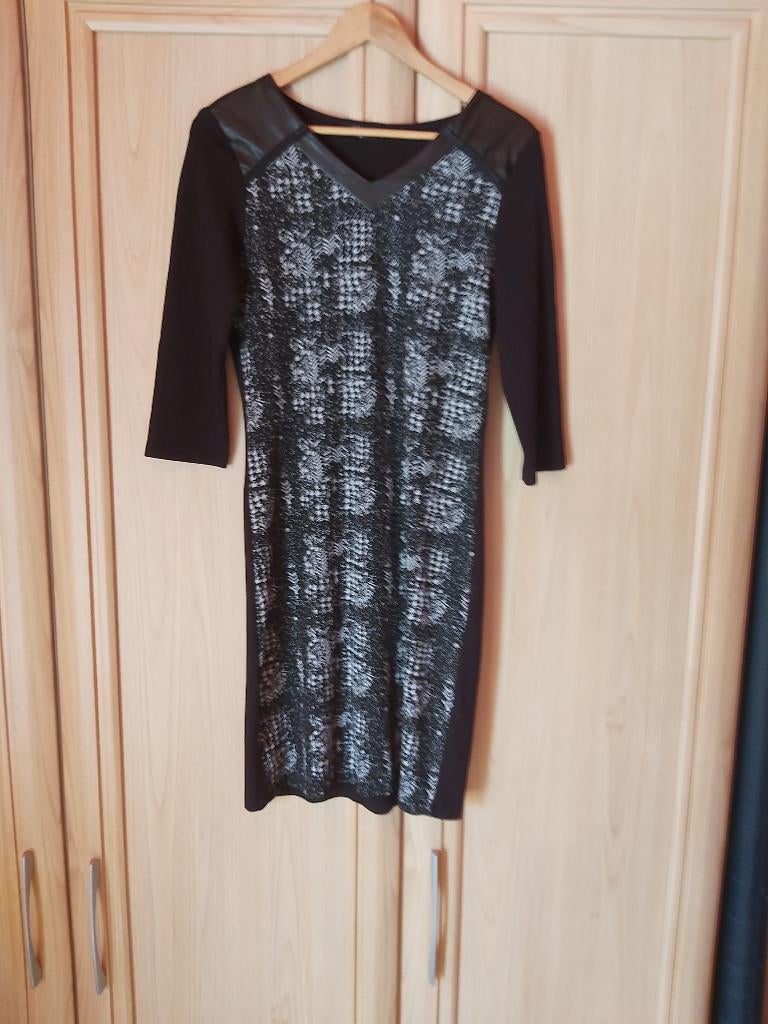 Jurk Enjoy Medium, Kleding | Dames, Ophalen of Verzenden, Zo goed als nieuw, Maat 38/40 (M), Zwart