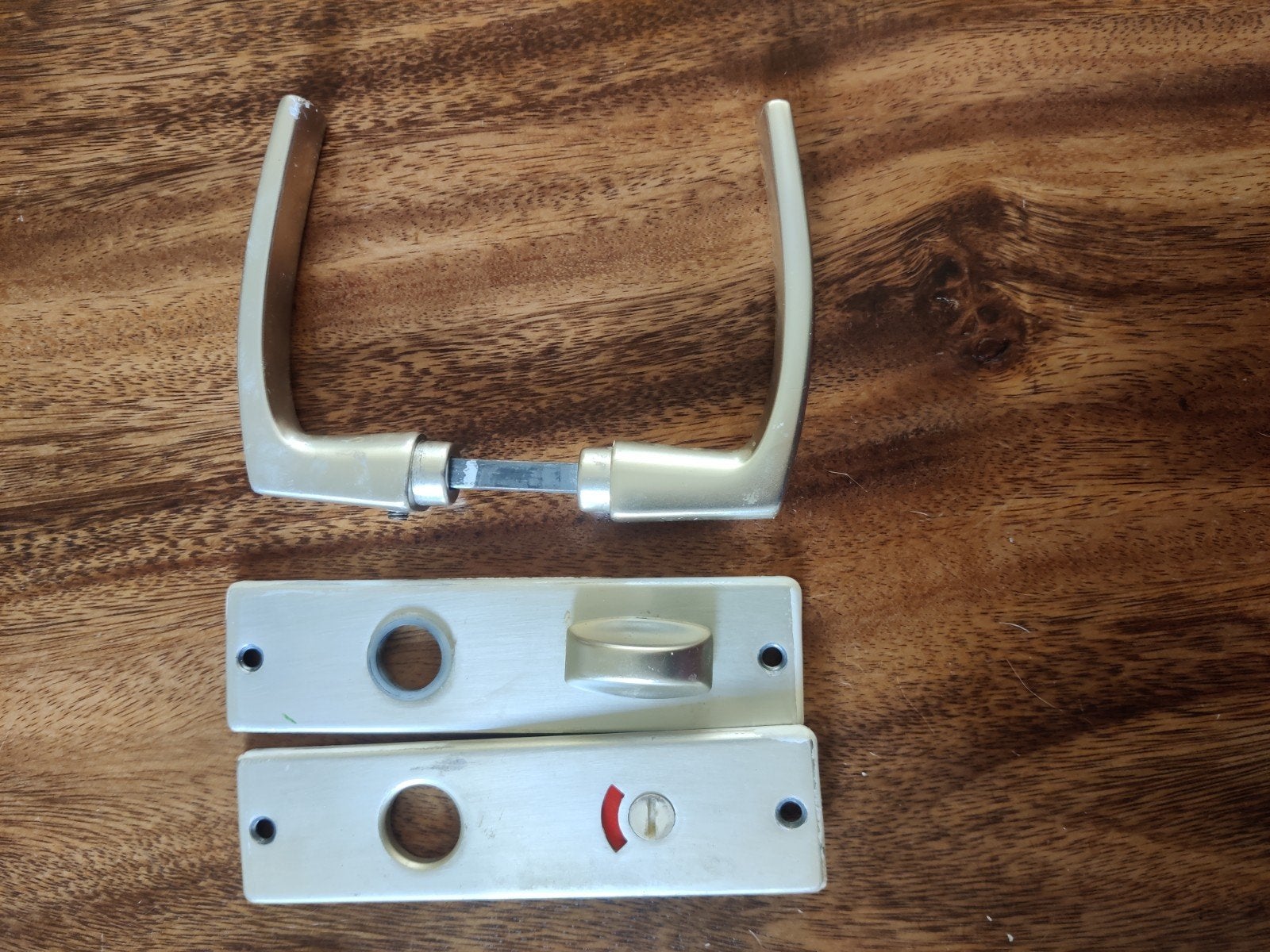 Poignée de porte + serrure de toilette (quincaillerie de por, Bricolage & Construction, Enlèvement ou Envoi, Utilisé, Autres matériaux
