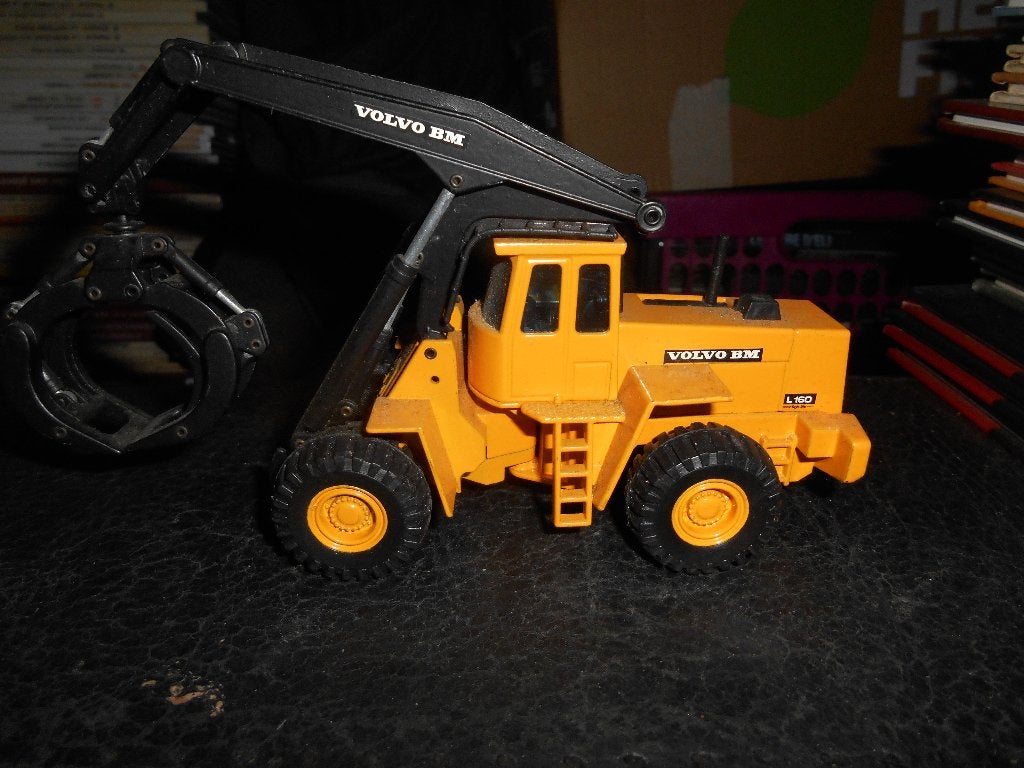 Joal 1/50 Bulldozer grue Volvo BM L 160, Hobby & Loisirs créatifs, Enlèvement ou Envoi