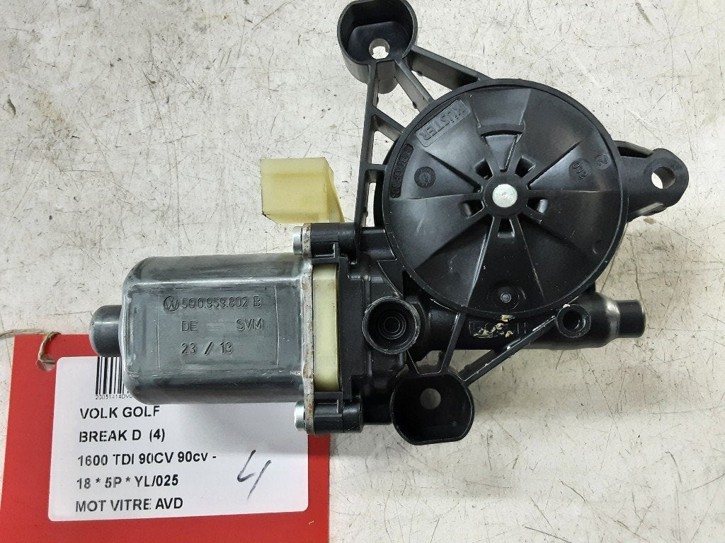 MOTEUR LEVE VITRE ELECTRIQUE AVANT DROIT (5Q0959802B), Autos : Pièces & Accessoires, Volkswagen, Mevr. I. Hauben, Utilisé, Droite