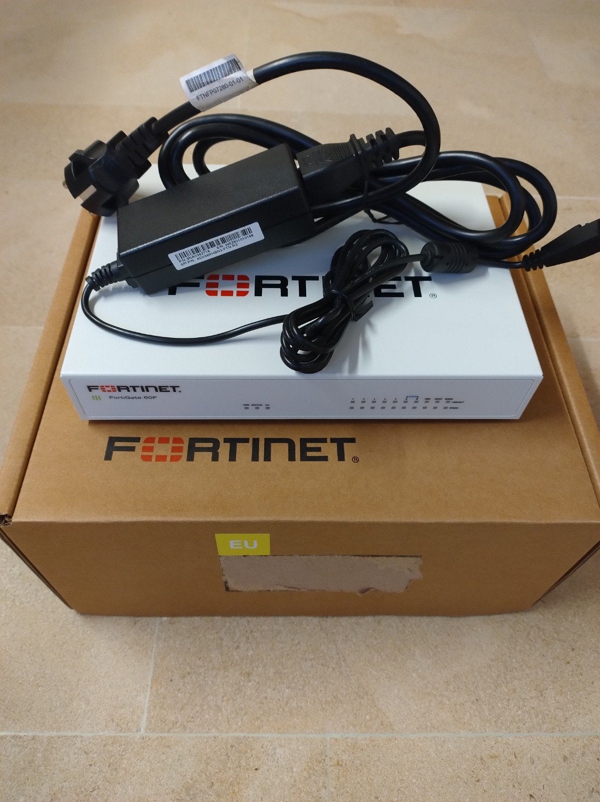Fortigate 60F + 1 jaar utm bundel en support, Informatique & Logiciels, Enlèvement ou Envoi, Comme neuf