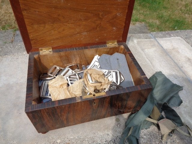 WO2 gespen en andere uit oude naaikist uit Duits privaat, Ophalen of Verzenden, Landmacht, Kleding of Schoenen