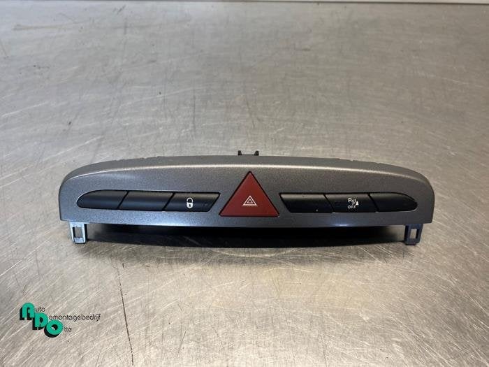 Commutateur éclairage d'urgence d'un Peugeot 308 (308 08-), -, 3 mois de garantie, Utilisé, -