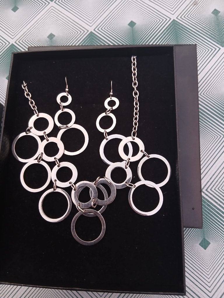 Collier et boucles, Handtassen en Accessoires, Kettingen, Ophalen, Overige materialen, Grijs, Verstelbaar