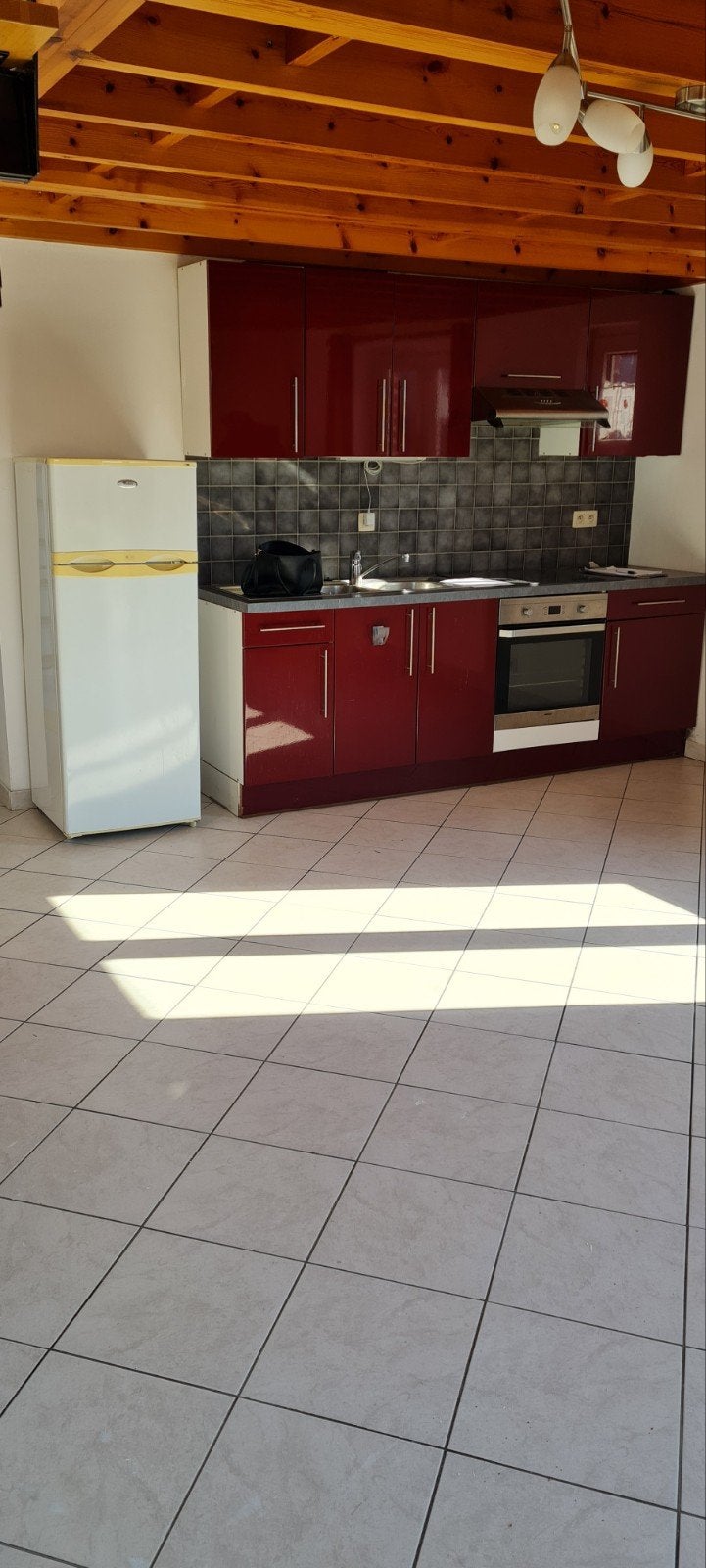 Blijkbaar 2 slaapkamers, terras, gazon, parkeerplaats, All c, Immo, Appartementen en Studio's te huur