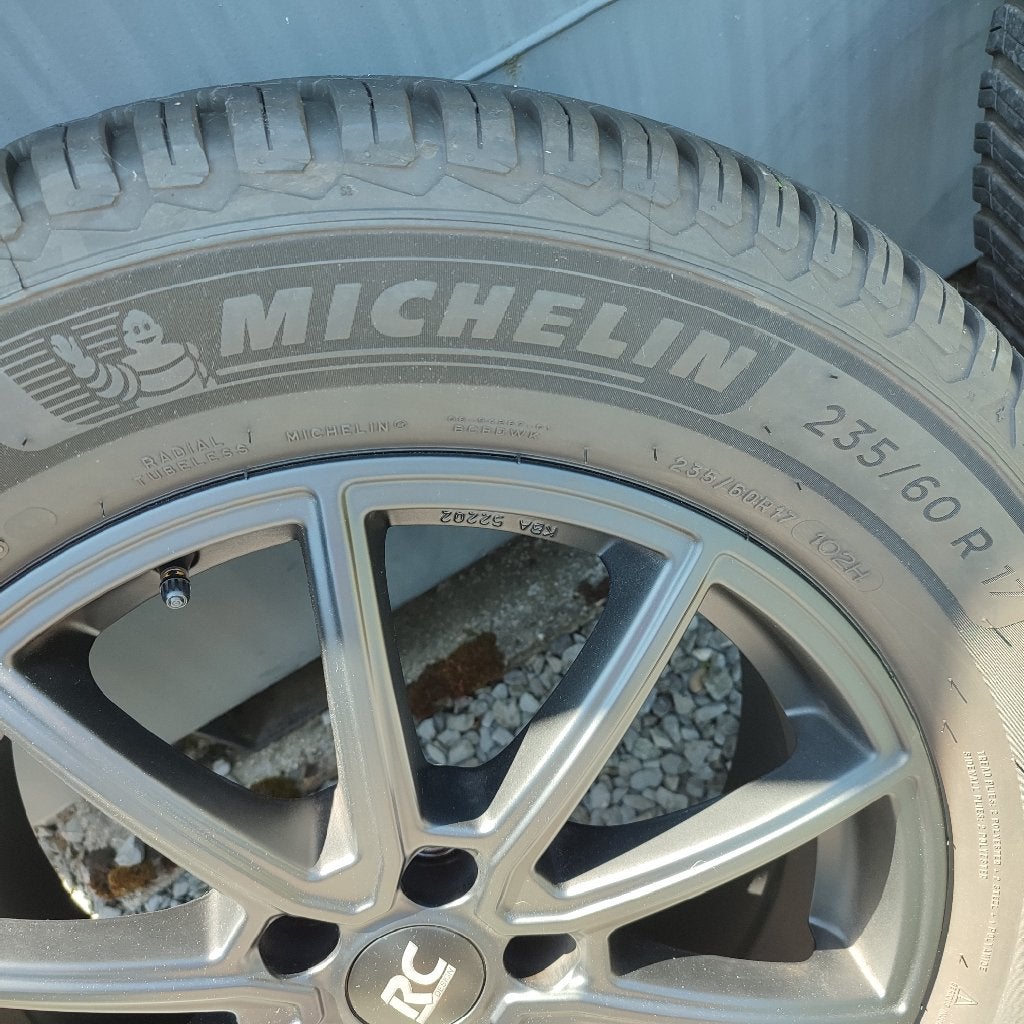 Volvo XC40  RC32 velgen met 4 seizoensbanden  NIEUW, Ophalen, Banden en Velgen, 17 inch, 235 mm
