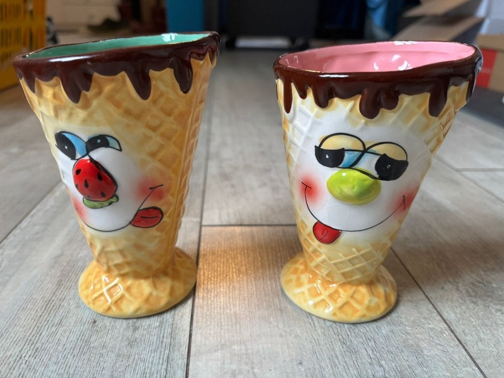 2 ijsbekers clowns, Huis en Inrichting, Keuken | Servies, Ophalen, Zo goed als nieuw, Aardewerk, Overige typen